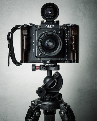 Illustration for article titled I Could Stare All Day at These Beautiful Studio Portraits of Cameras